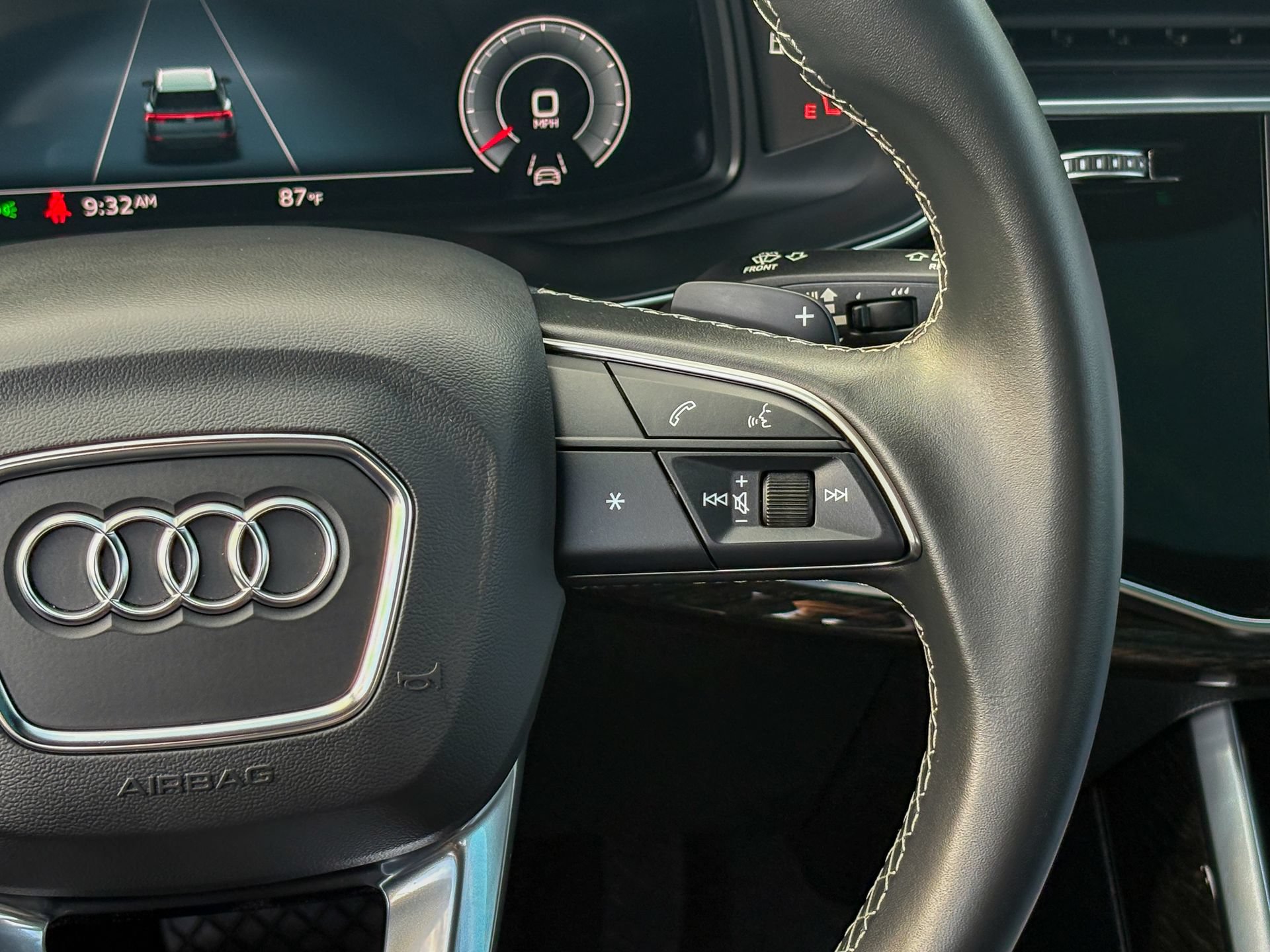 Used 2025 Audi Q8 Premium w/ Black Optic Package AWD/4WD image 32