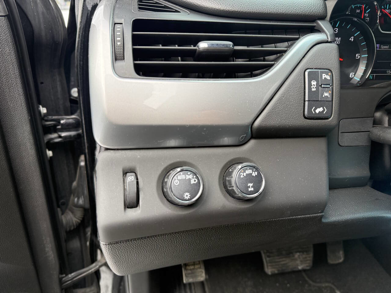 Used 2019 Chevrolet Tahoe LT image 12