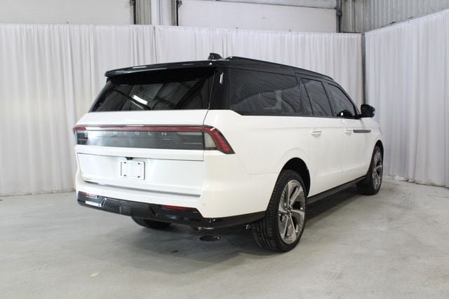 New 2027 Lincoln Navigator L Black Label w/ Black Label Special Edition AWD/4WD image 27