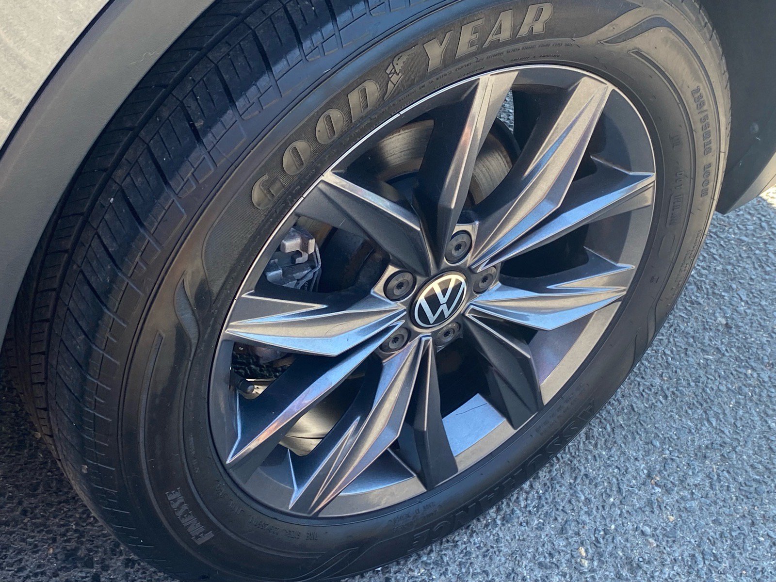 Certified 2023 Volkswagen Tiguan SE w/ Panoramic Sunroof Package FWD image 18