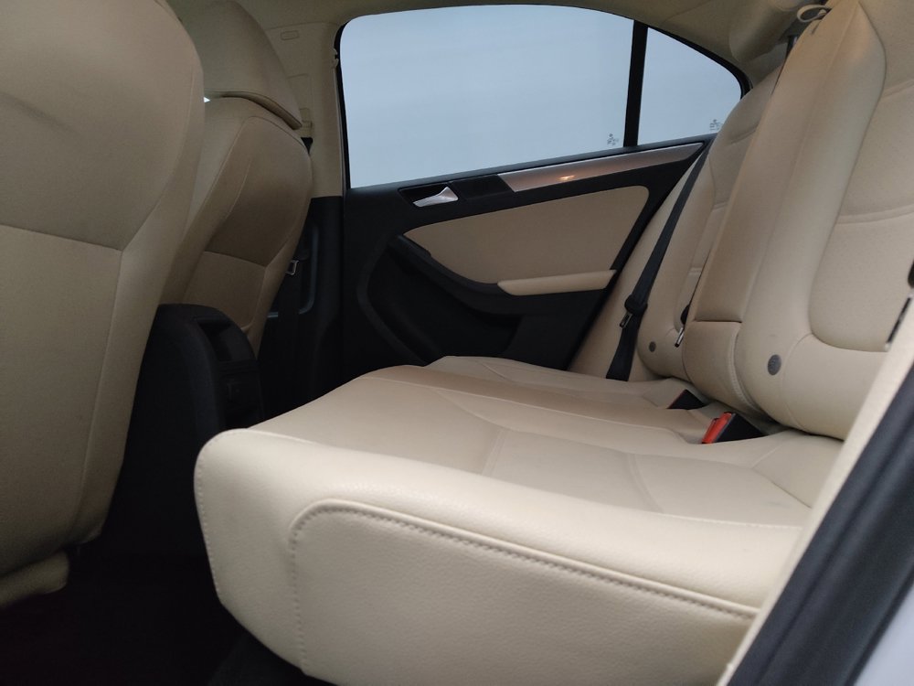 Used 2017 Volkswagen Jetta SE FWD image 18