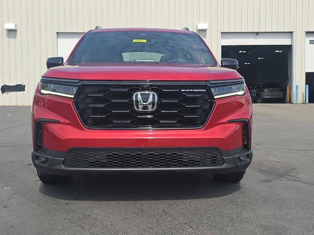 Certified 2025 Honda Pilot Black Edition image 2