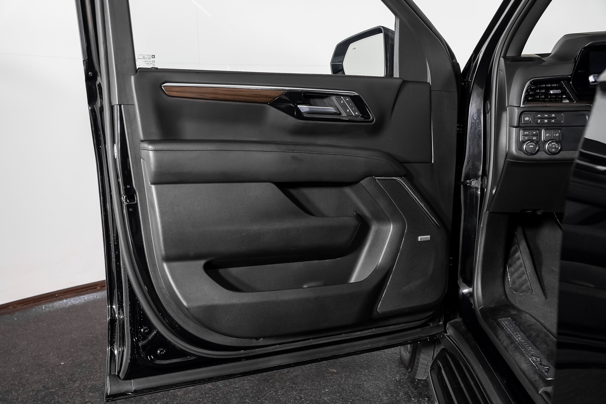 Used 2026 Chevrolet Suburban High Country AWD/4WD image 52