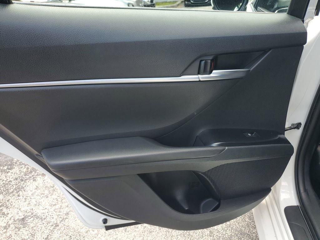 Used 2018 Toyota Camry LE FWD image 9