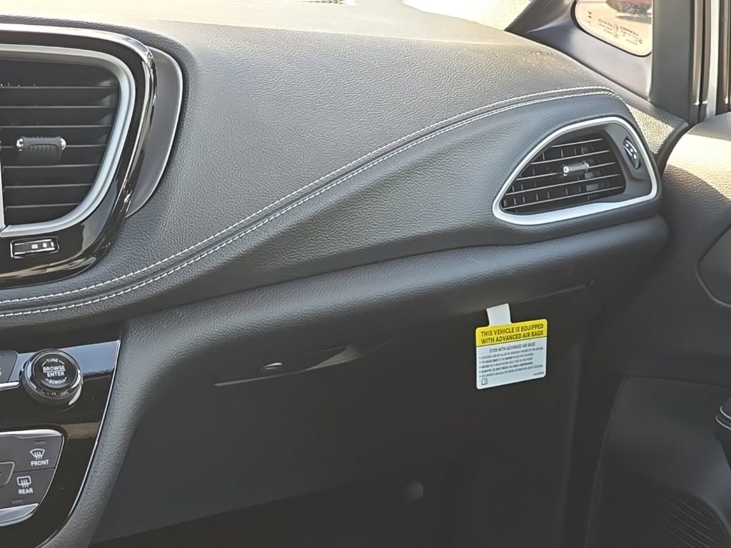 New 2026 Chrysler Pacifica Select w/ S Appearance Package image 33