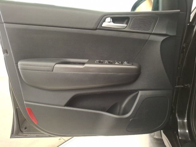 Used 2019 Kia Sportage LX image 11