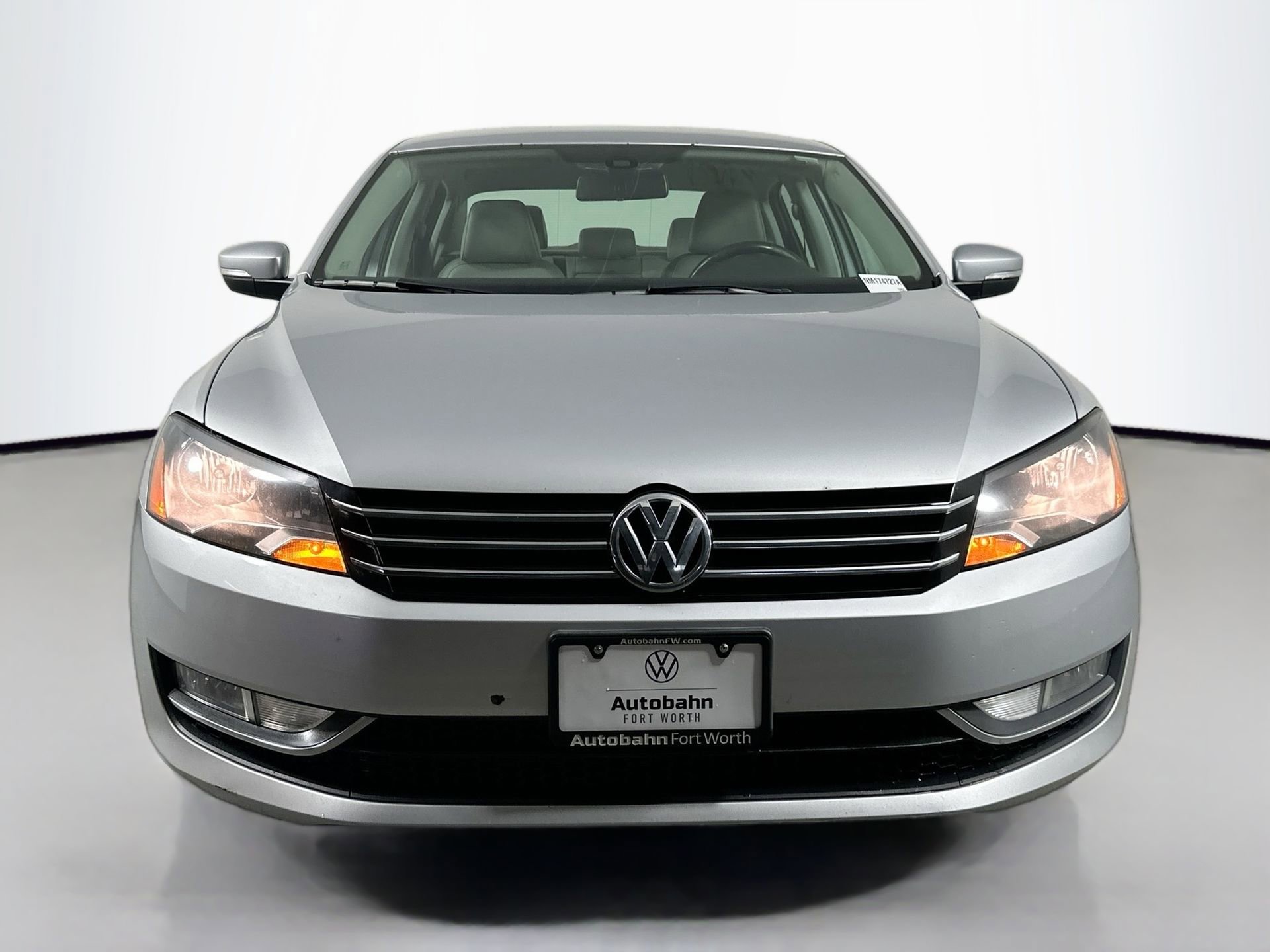 Used 2015 Volkswagen Passat 1.8T Limited Edition image 2