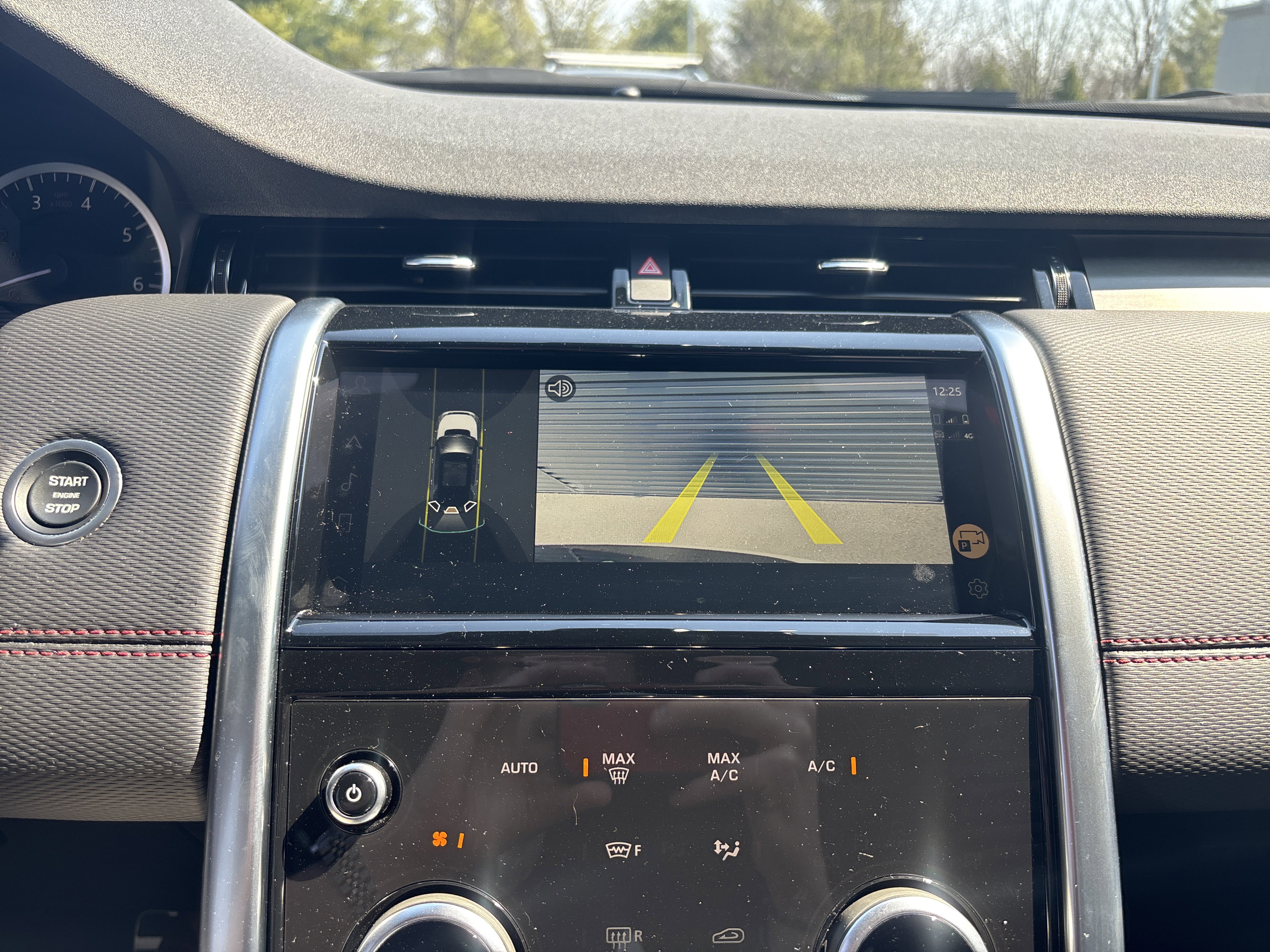 Used 2023 Land Rover Discovery Sport SE R-Dynamic image 19