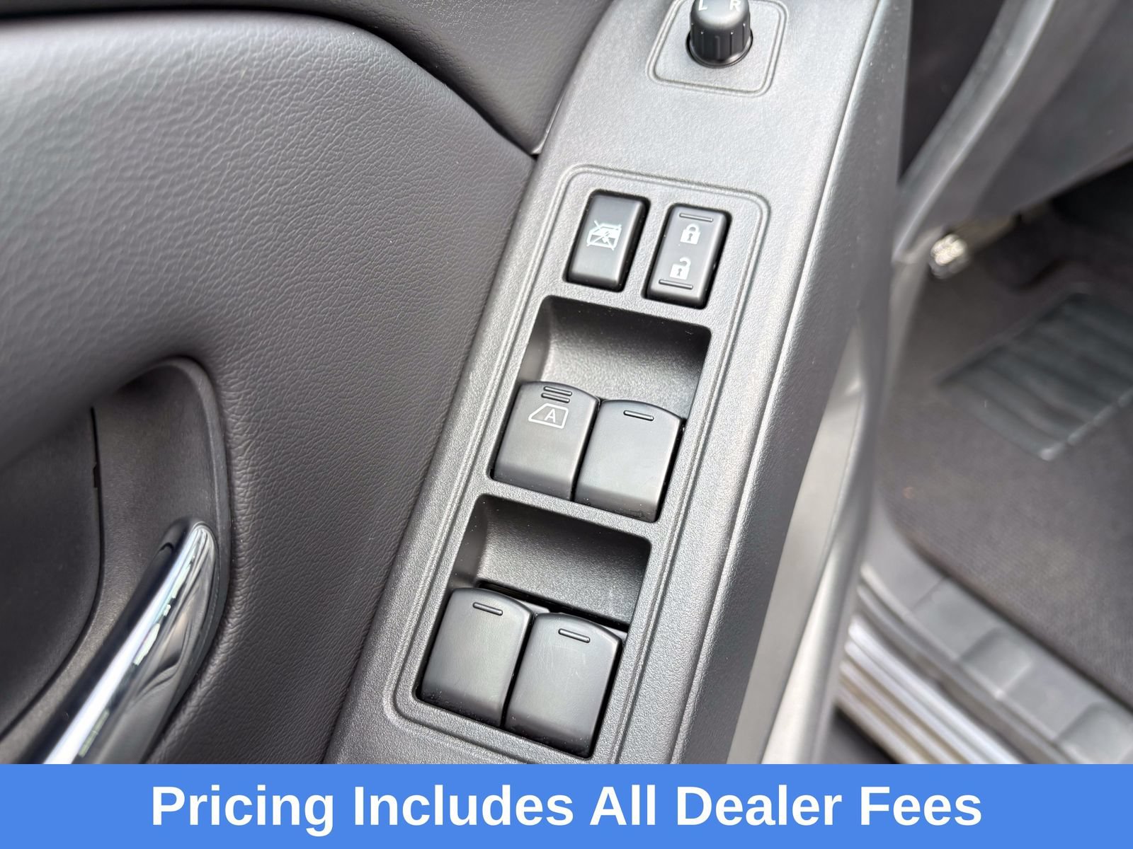 Used 2025 Nissan Frontier SV AWD/4WD image 25
