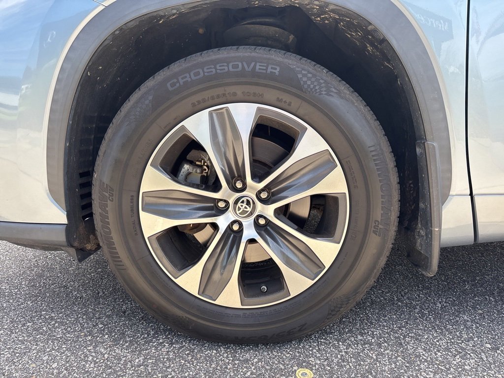 Used 2021 Toyota Highlander XLE image 14