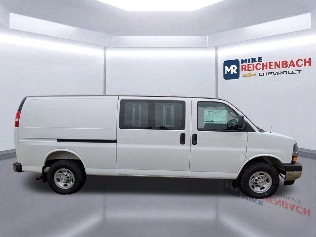 New 2025 Chevrolet Express 2500 Work Van 3D Extended Cargo Van w/ Driver Convenience Package image 3