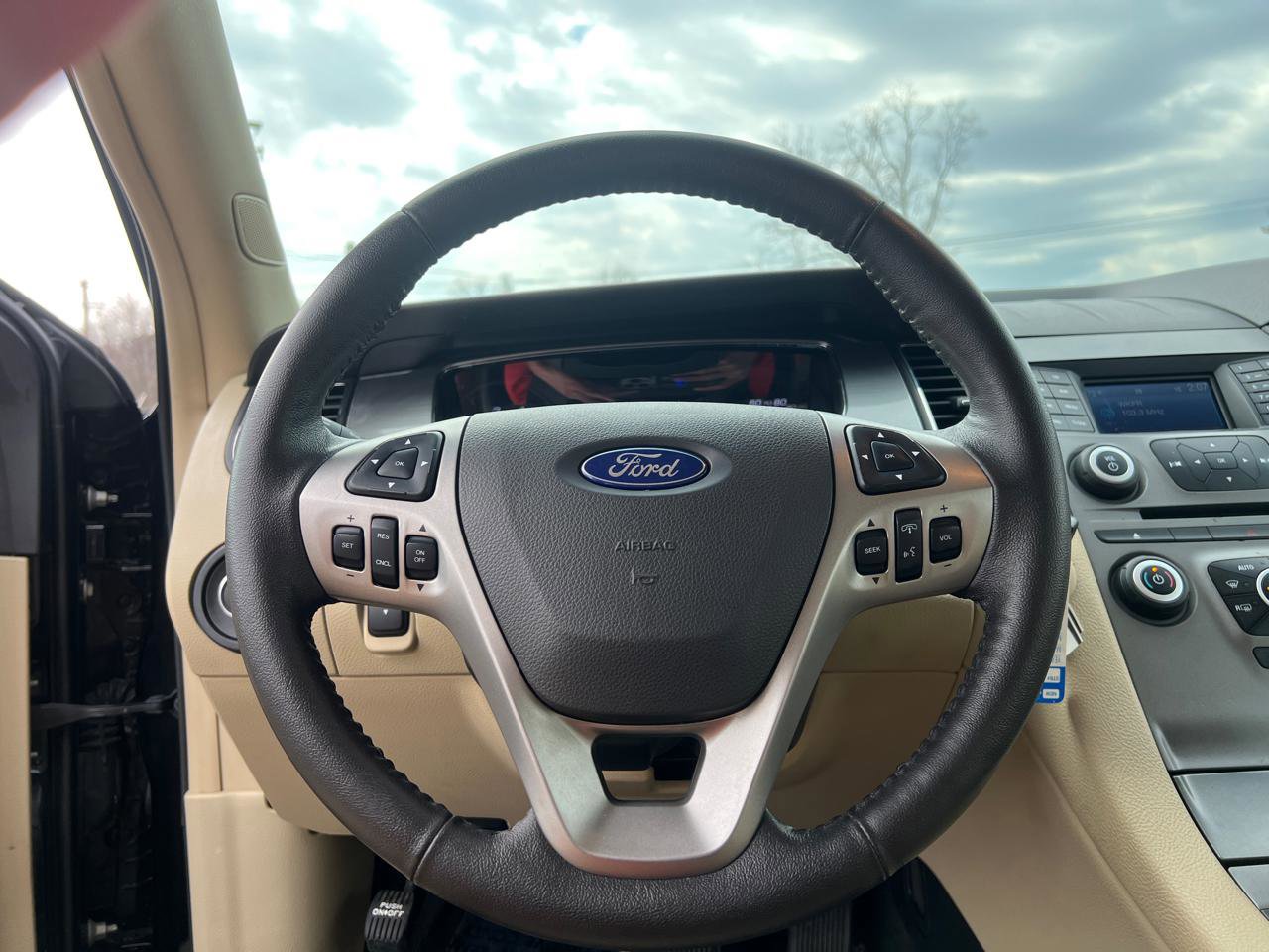 Used 2017 Ford Taurus SEL FWD image 18