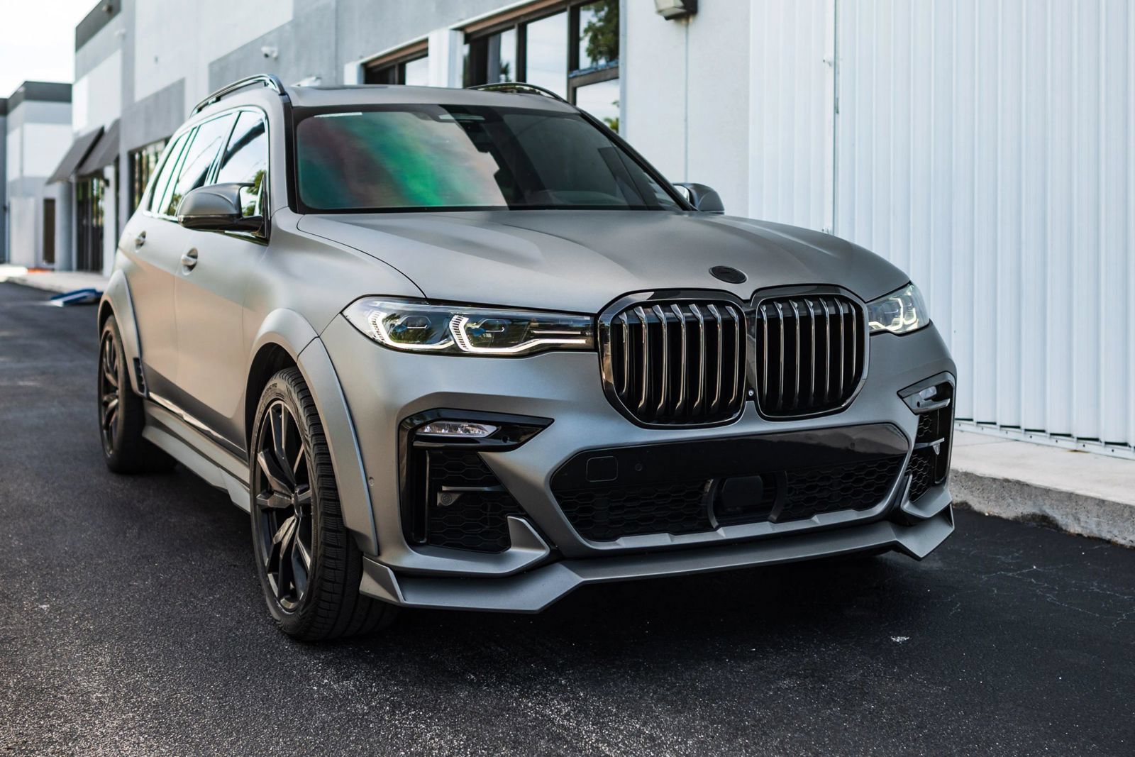 Used 2022 BMW X7 M50i w/ Dynamic Handling Package AWD/4WD image 3