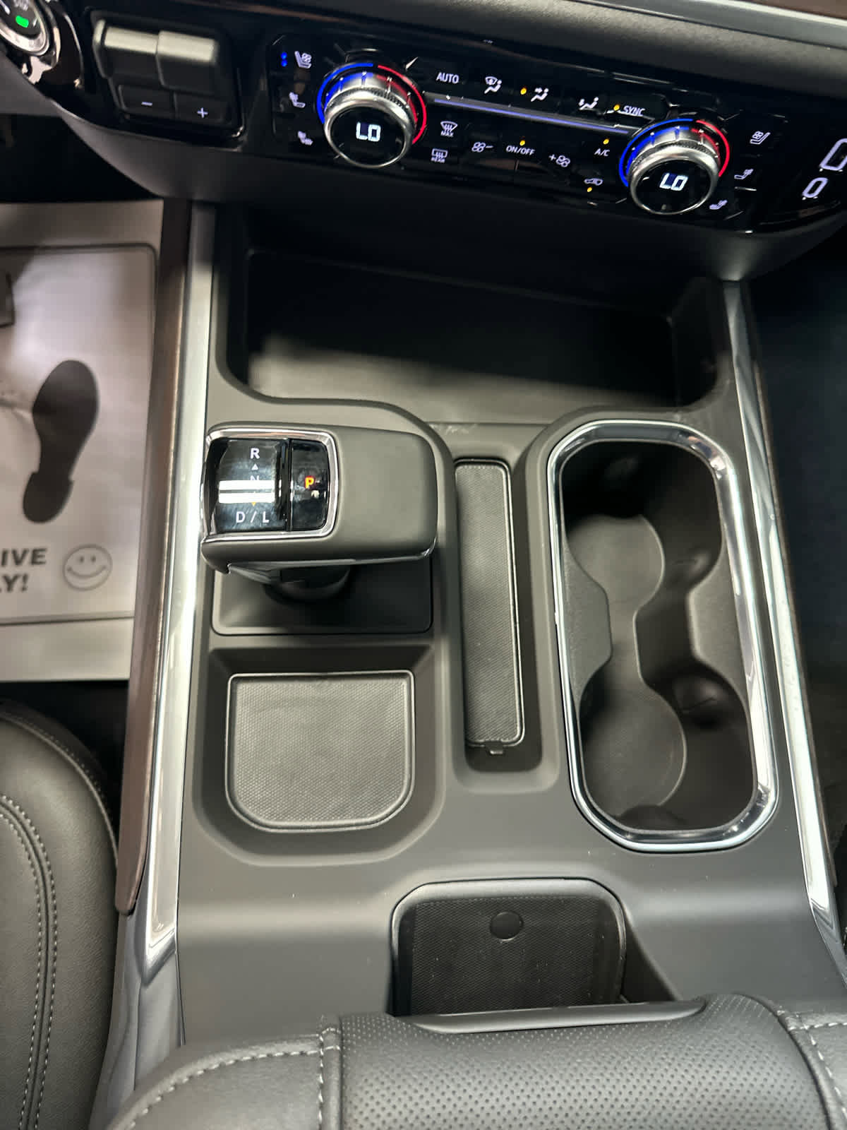 New 2026 GMC Sierra 1500 SLT w/ SLT Convenience Package image 17