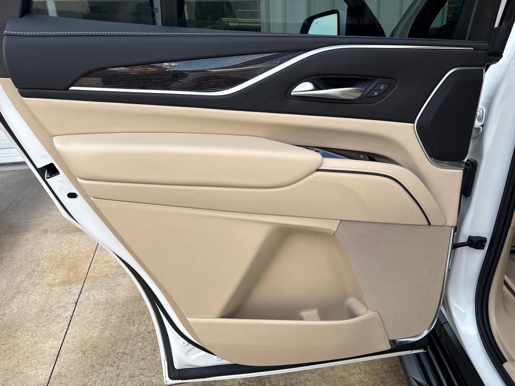 Used 2023 Cadillac Escalade Premium Luxury image 45