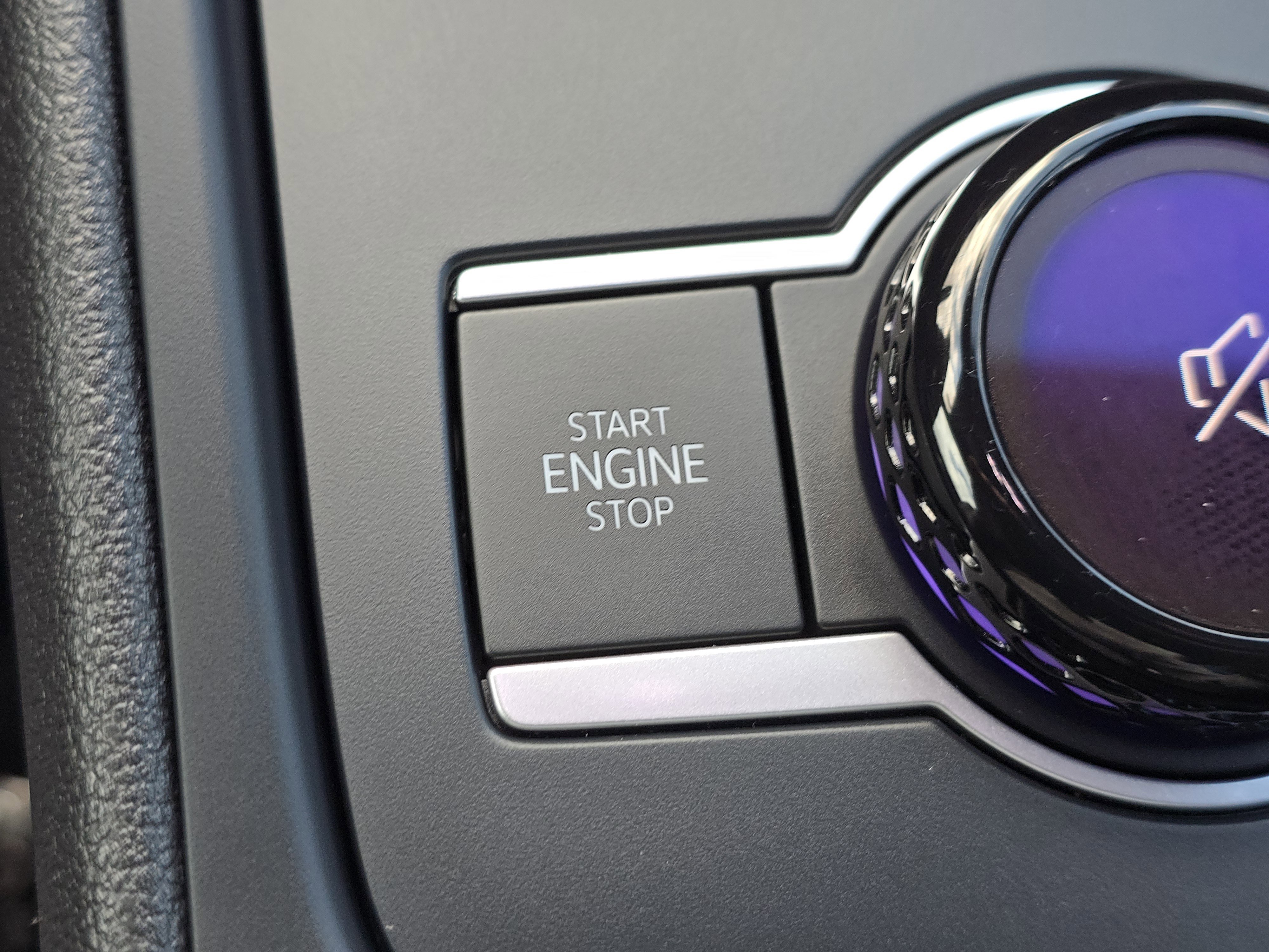 New 2025 Volkswagen Tiguan SE R-Line image 24