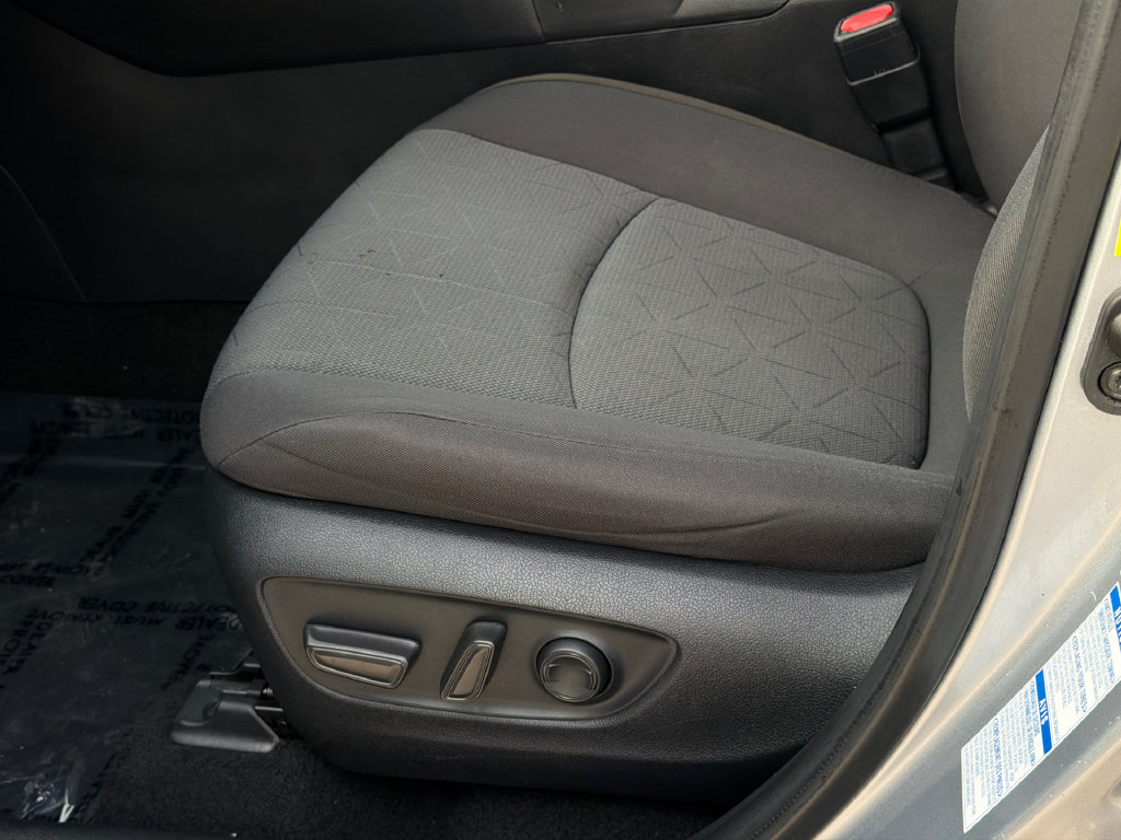 Used 2021 Toyota RAV4 XLE AWD/4WD image 20
