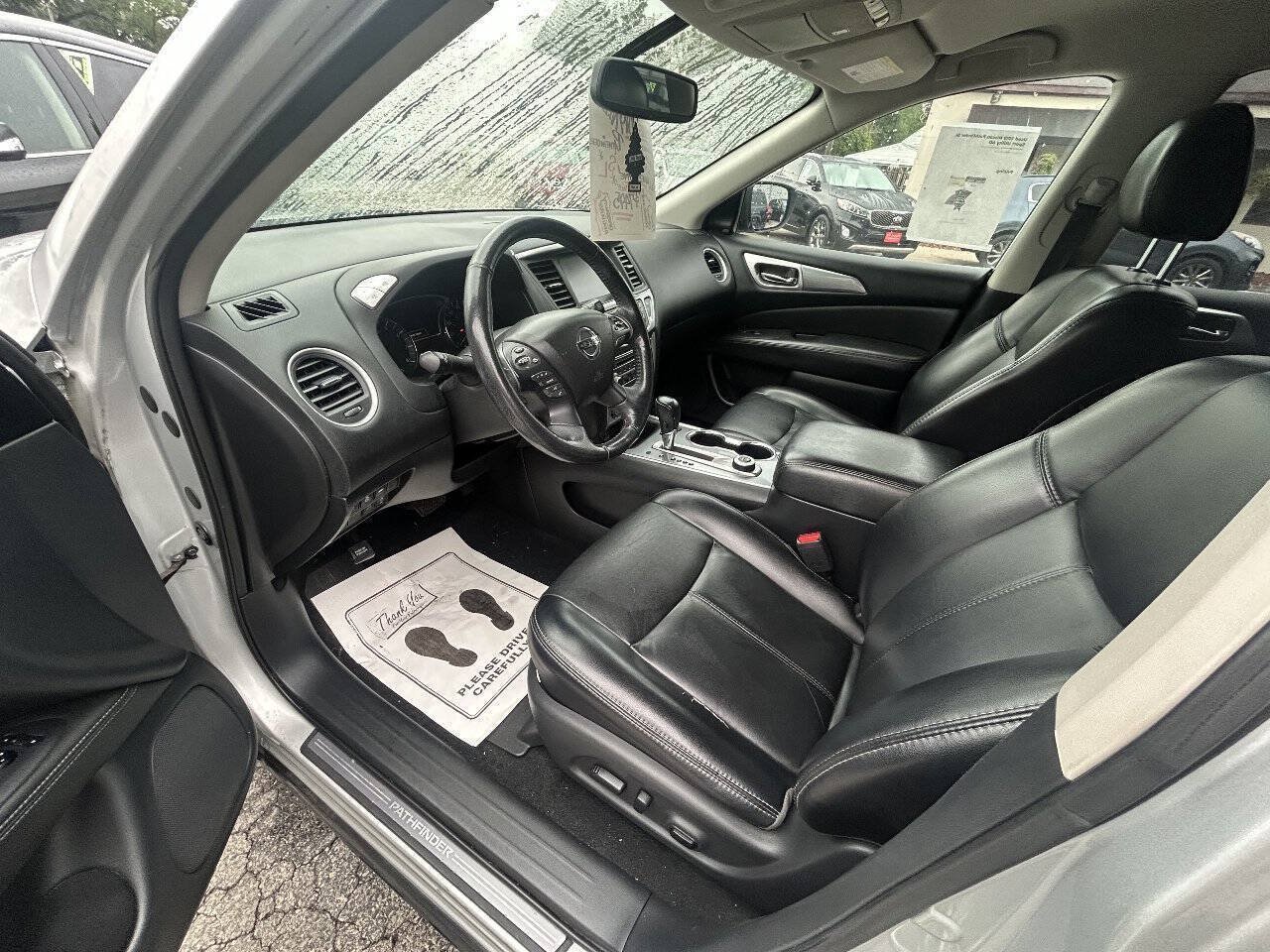 Used 2019 Nissan Pathfinder SL AWD/4WD image 6
