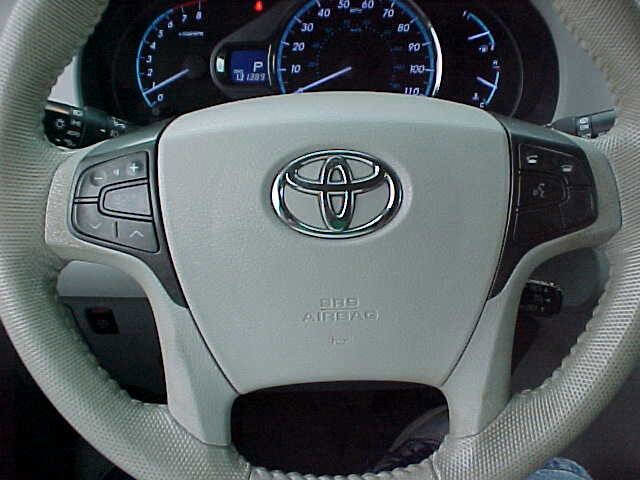 Used 2012 Toyota Sienna XLE image 24