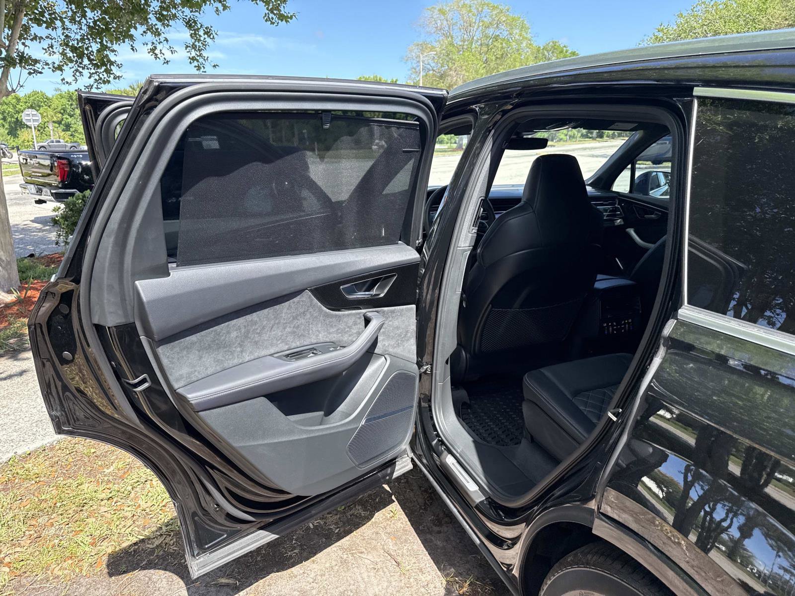 Used 2023 Audi SQ7 Prestige w/ Prestige Package AWD/4WD image 13