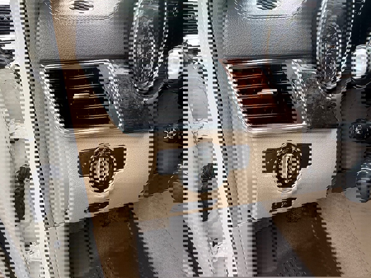 Used 2014 Mercedes-Benz GL 550 4MATIC image 30