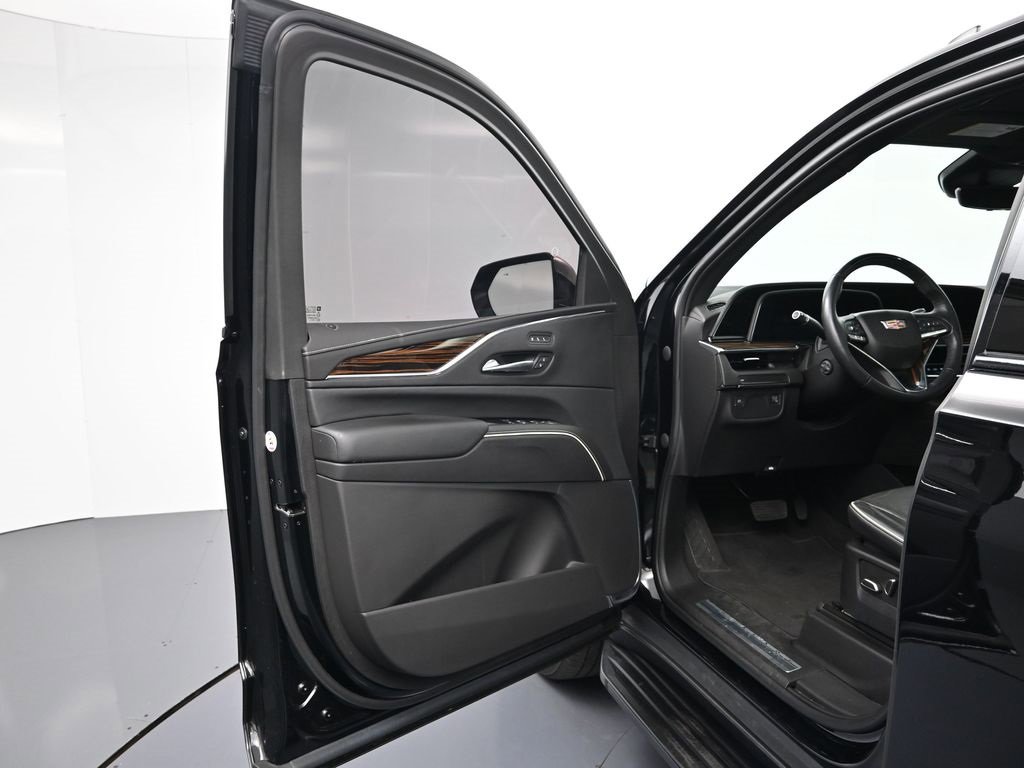 Used 2023 Cadillac Escalade Premium Luxury image 15