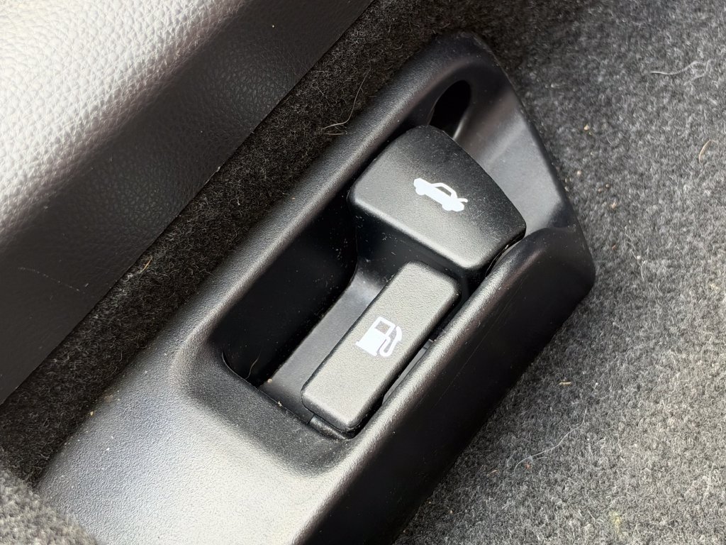 Used 2020 Toyota Corolla SE FWD image 29