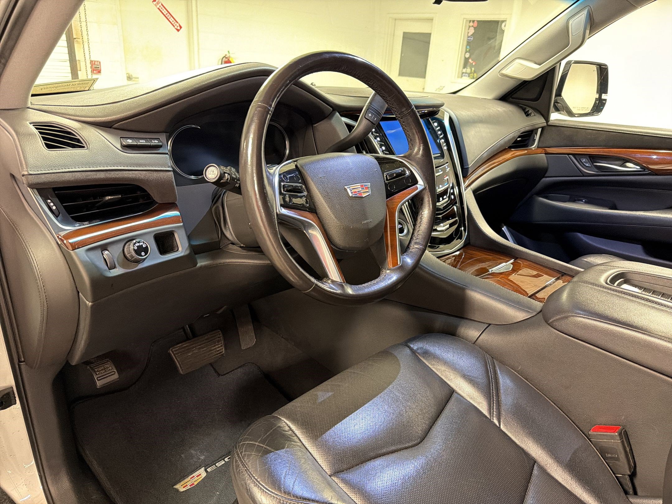 Used 2020 Cadillac Escalade ESV Luxury image 4