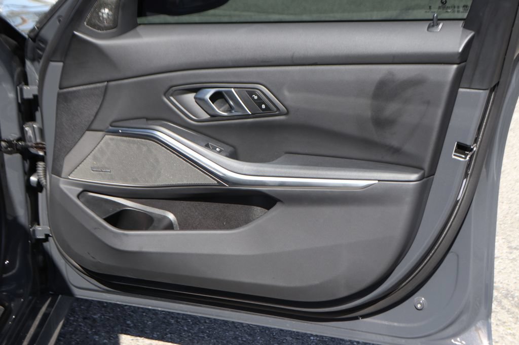 Used 2025 BMW M340i w/ Premium Package RWD image 33