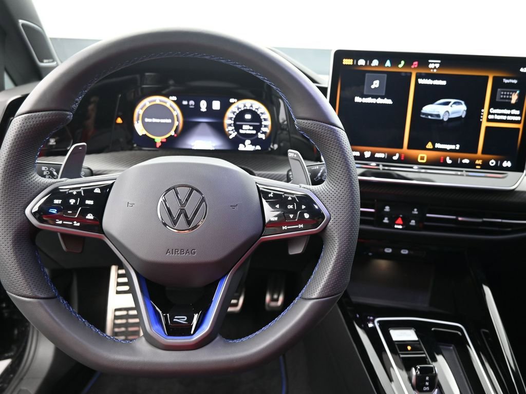 Used 2025 Volkswagen Golf R Black Edition image 28