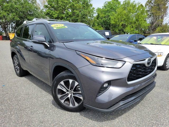 Used 2022 Toyota Highlander XLE image 8