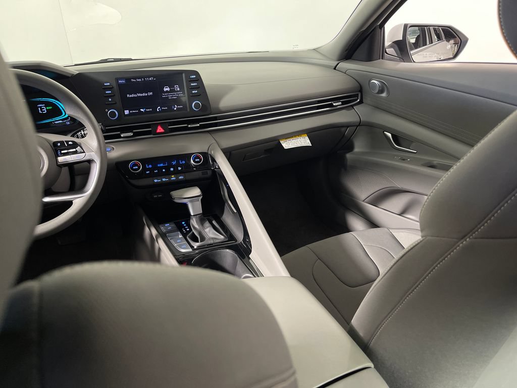 Certified 2026 Hyundai Elantra Hybrid FWD image 17