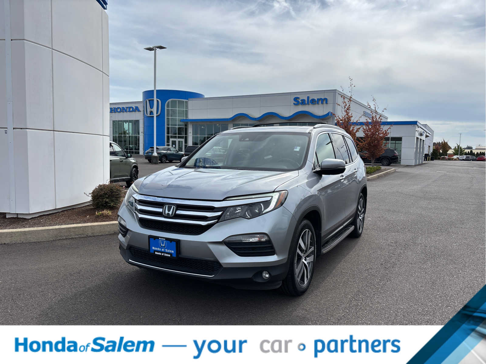 Used 2017 Honda Pilot Elite image 1