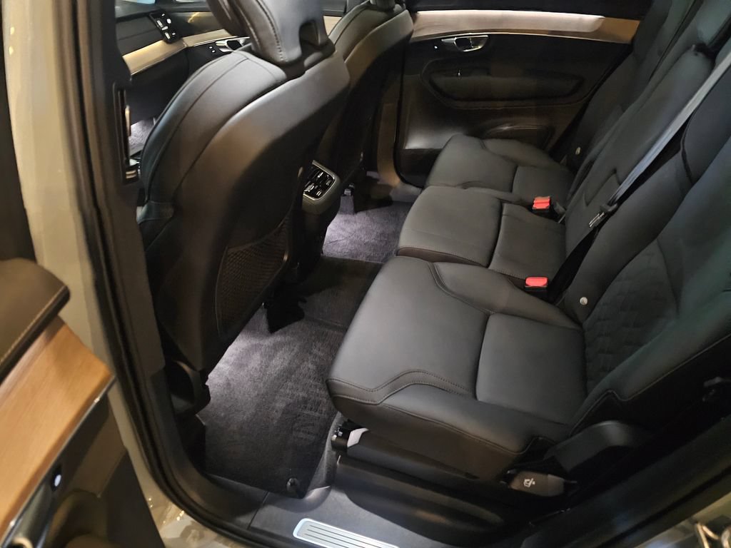 Used 2026 Volvo XC90 B6 Plus w/ Protection Package AWD/4WD image 11