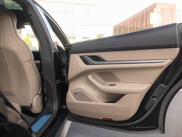 New 2025 Porsche Taycan 4S image 54