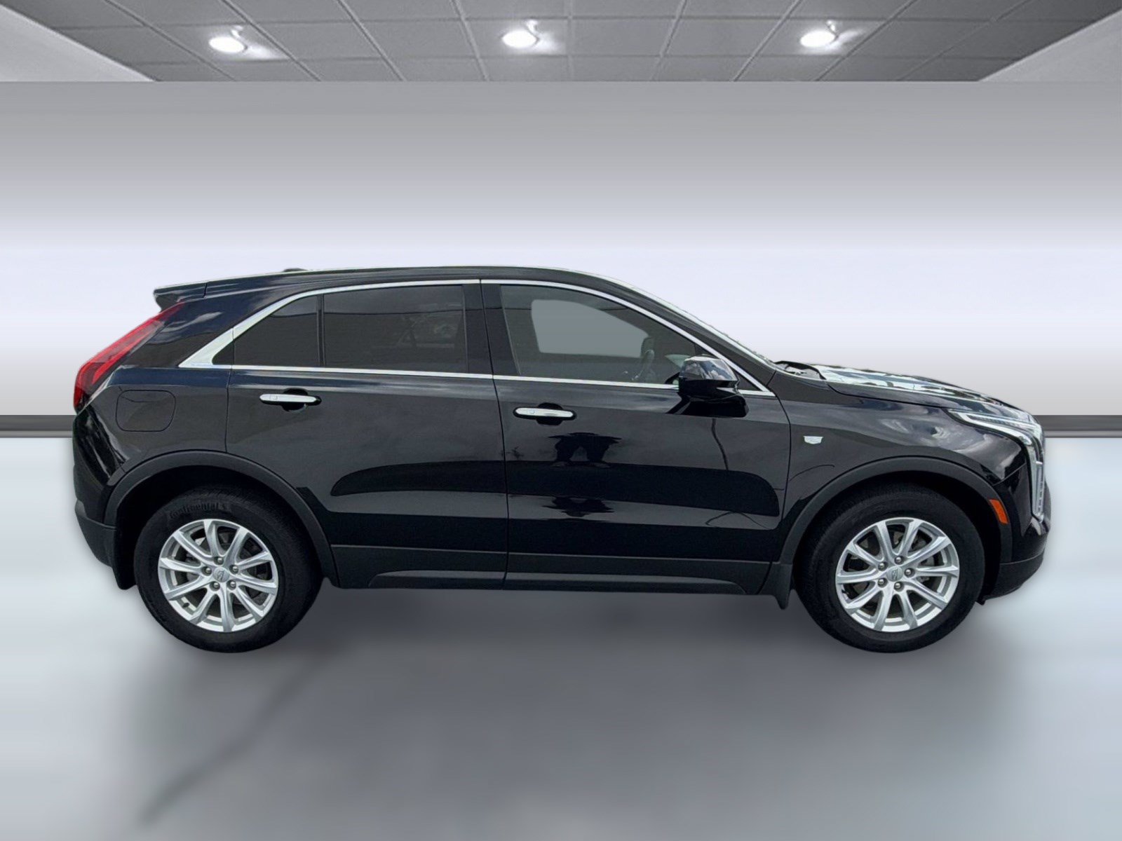 Used 2023 Cadillac XT4 Luxury w/ Cold Weather Package FWD image 7