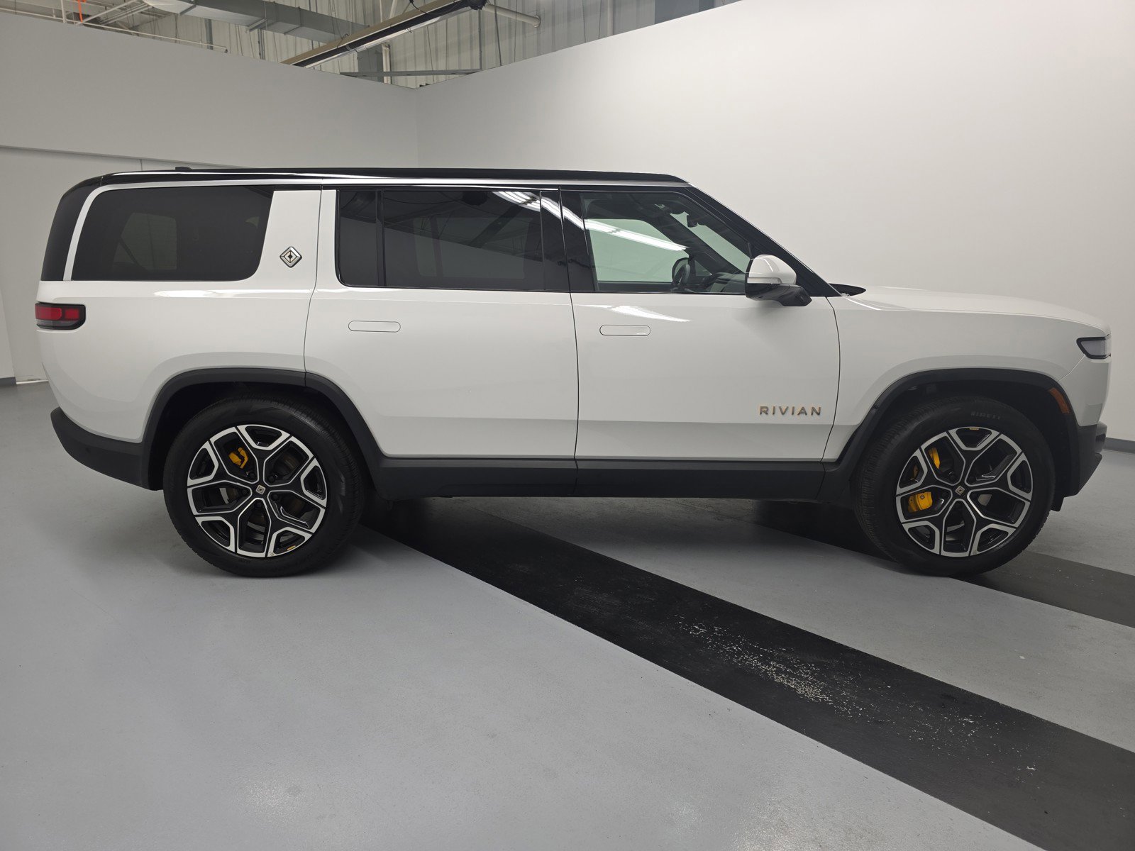 Used 2024 Rivian R1S Adventure AWD/4WD image 6