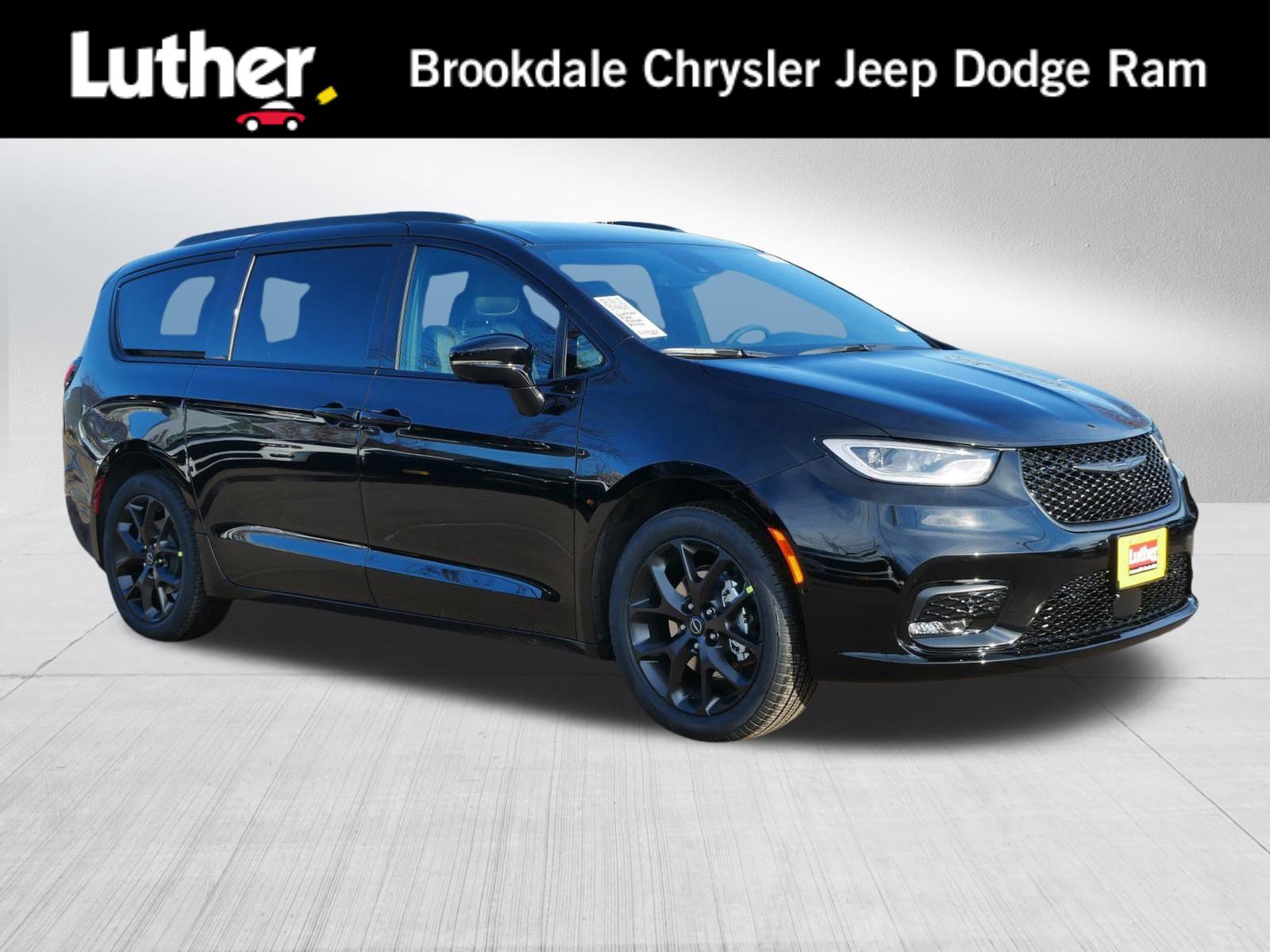 New 2026 Chrysler Pacifica Select image 1