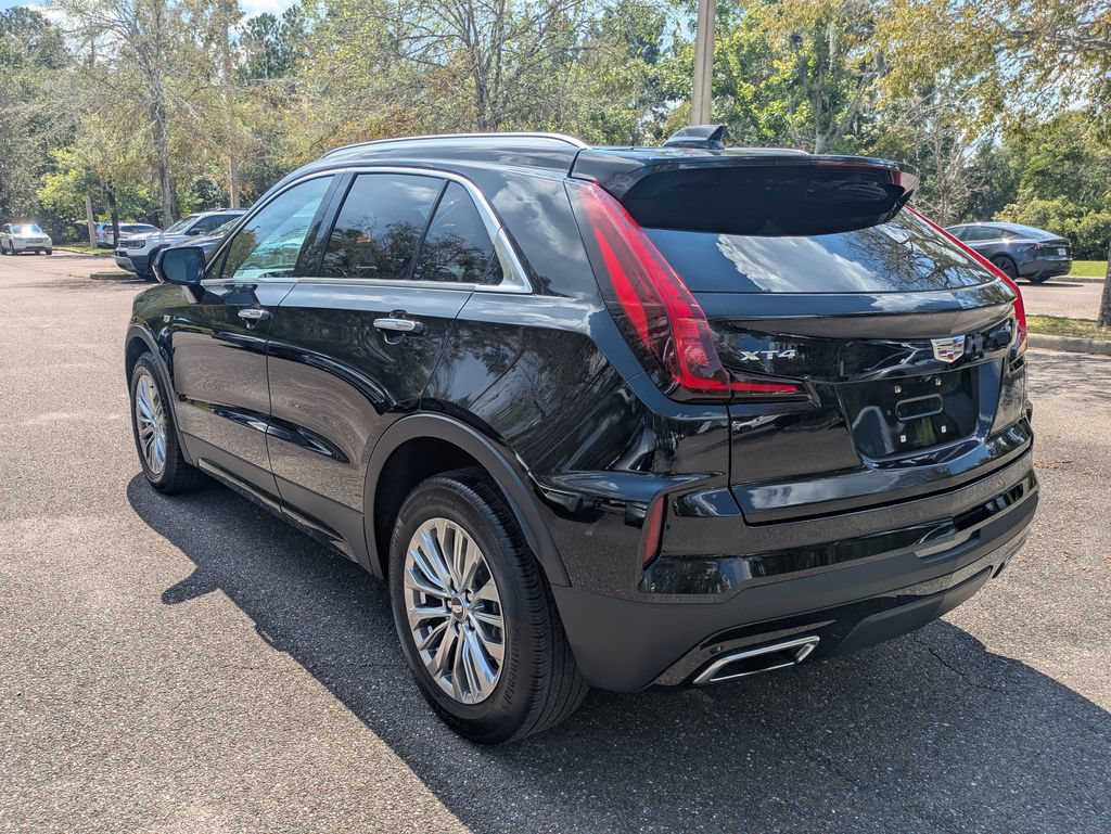 Used 2025 Cadillac XT4 Premium Luxury FWD image 6