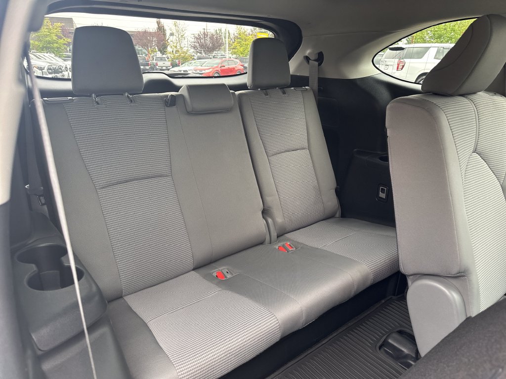 Used 2023 Toyota Highlander LE AWD/4WD image 15
