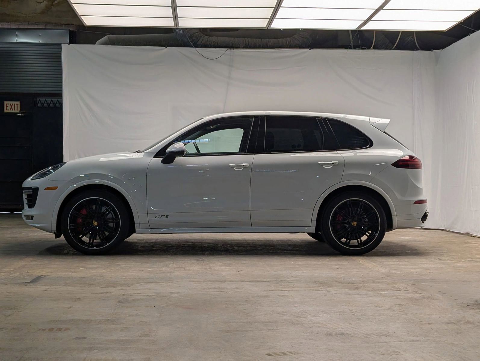 Used 2016 Porsche Cayenne GTS AWD/4WD image 4