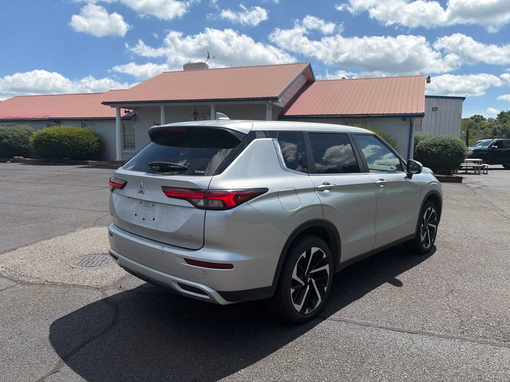 Used 2024 Mitsubishi Outlander SE Black Edition AWD/4WD image 10