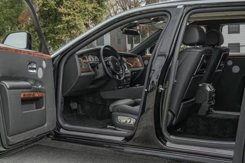 Certified 2016 Rolls-Royce Ghost Extended Wheelbase image 18