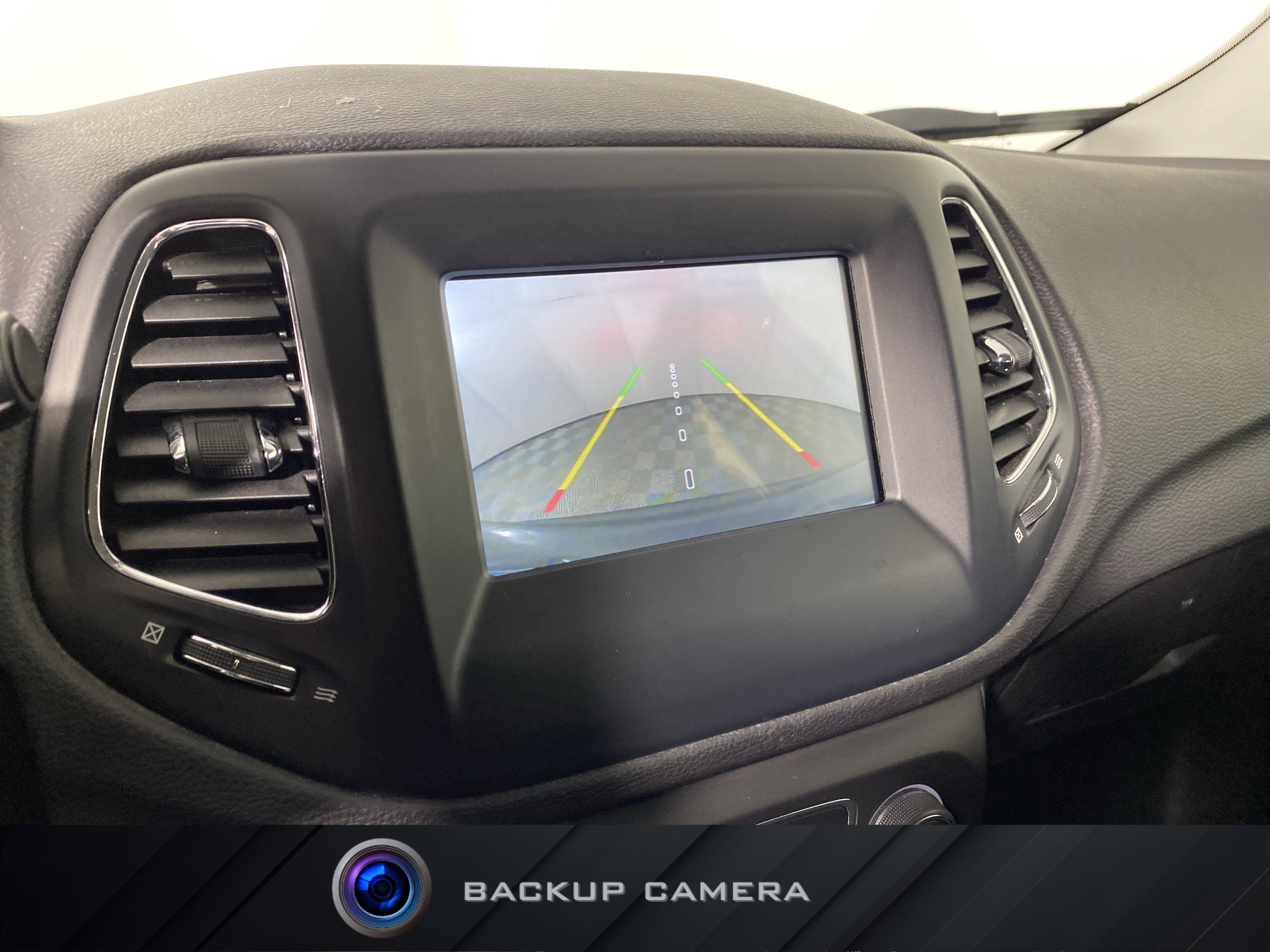 Used 2020 Jeep Compass Sport image 3