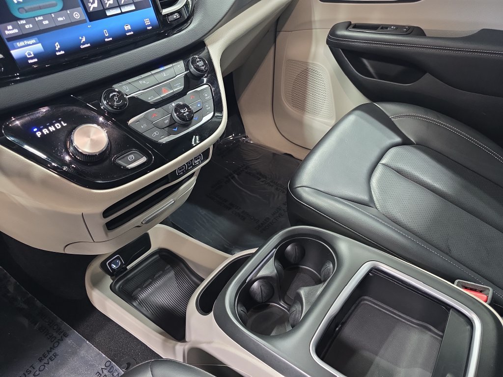 Used 2023 Chrysler Pacifica Touring-L FWD image 29