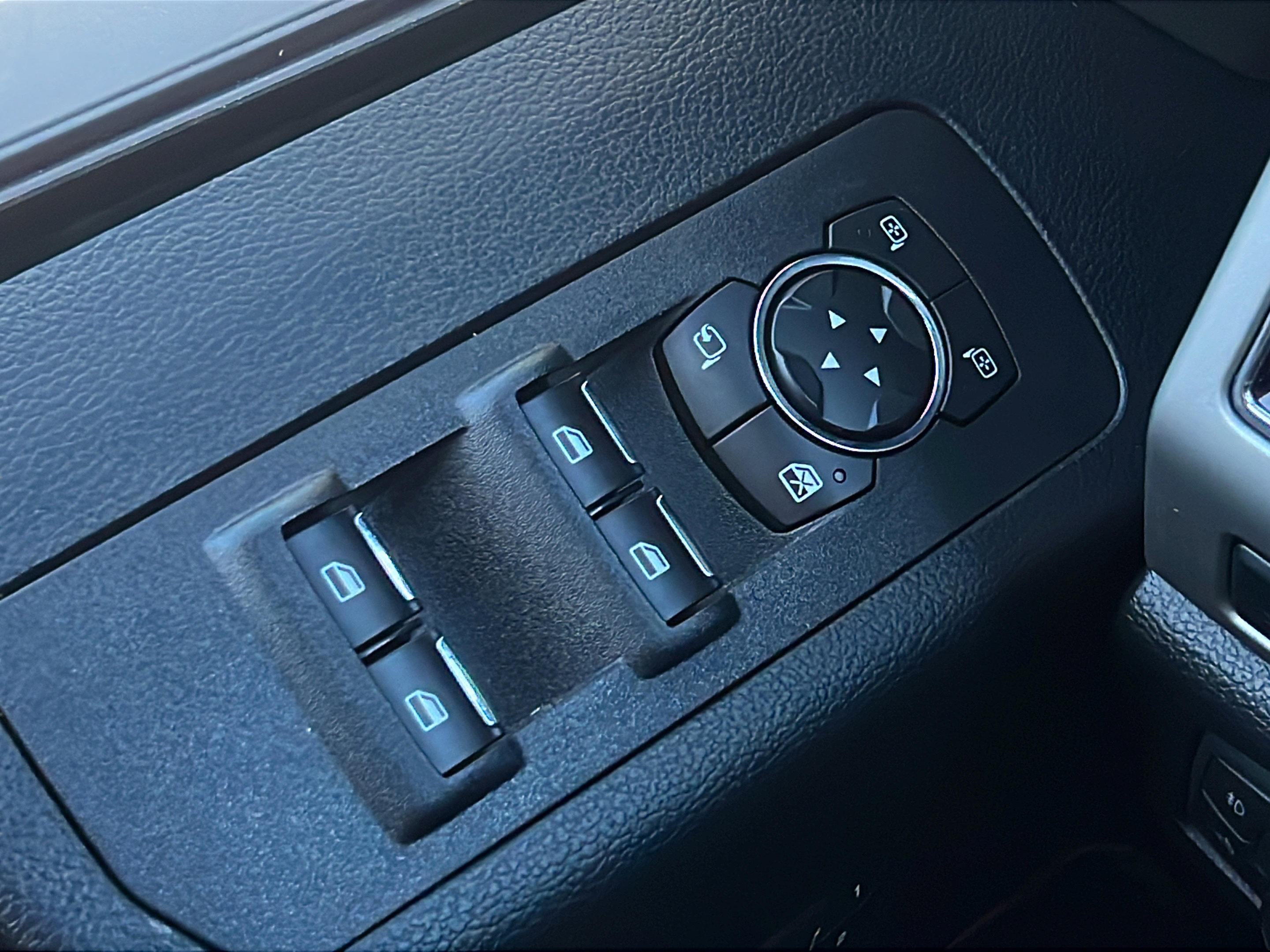 Used 2020 Ford F150 Lariat AWD/4WD image 17