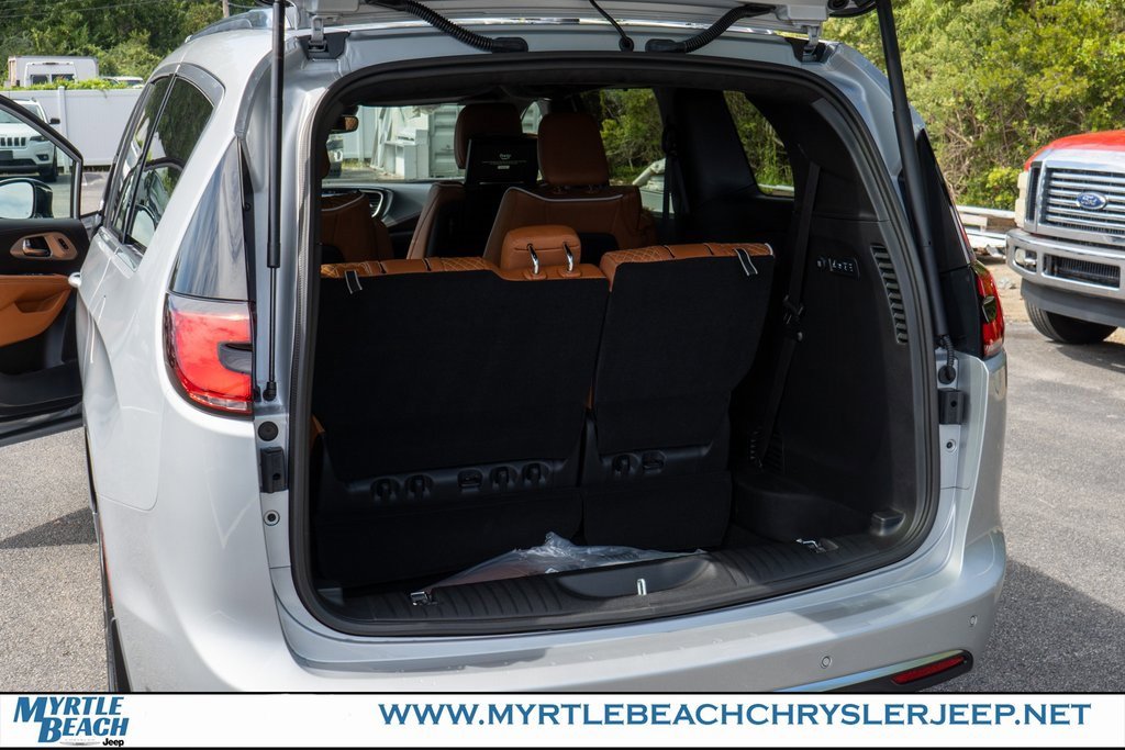 New 2026 Chrysler Pacifica Pinnacle image 30