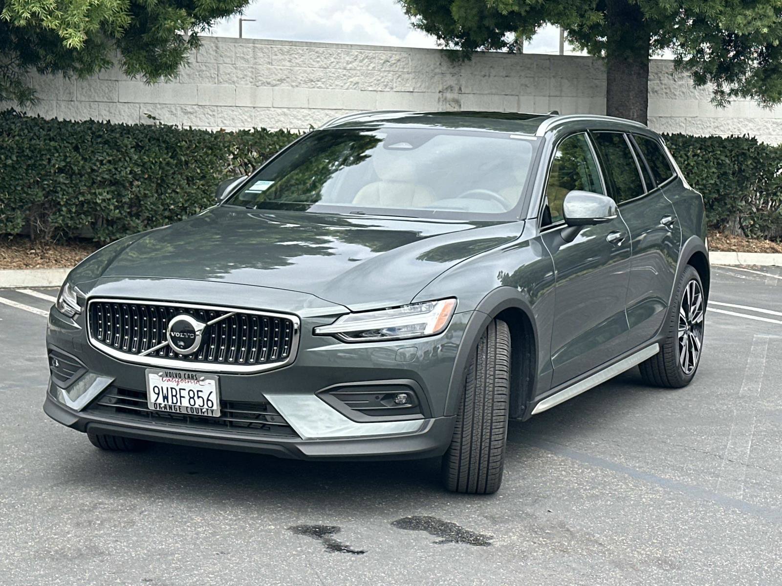 Used 2026 Volvo V60 B5 Cross Country Ultra w/ Climate Package AWD/4WD image 3