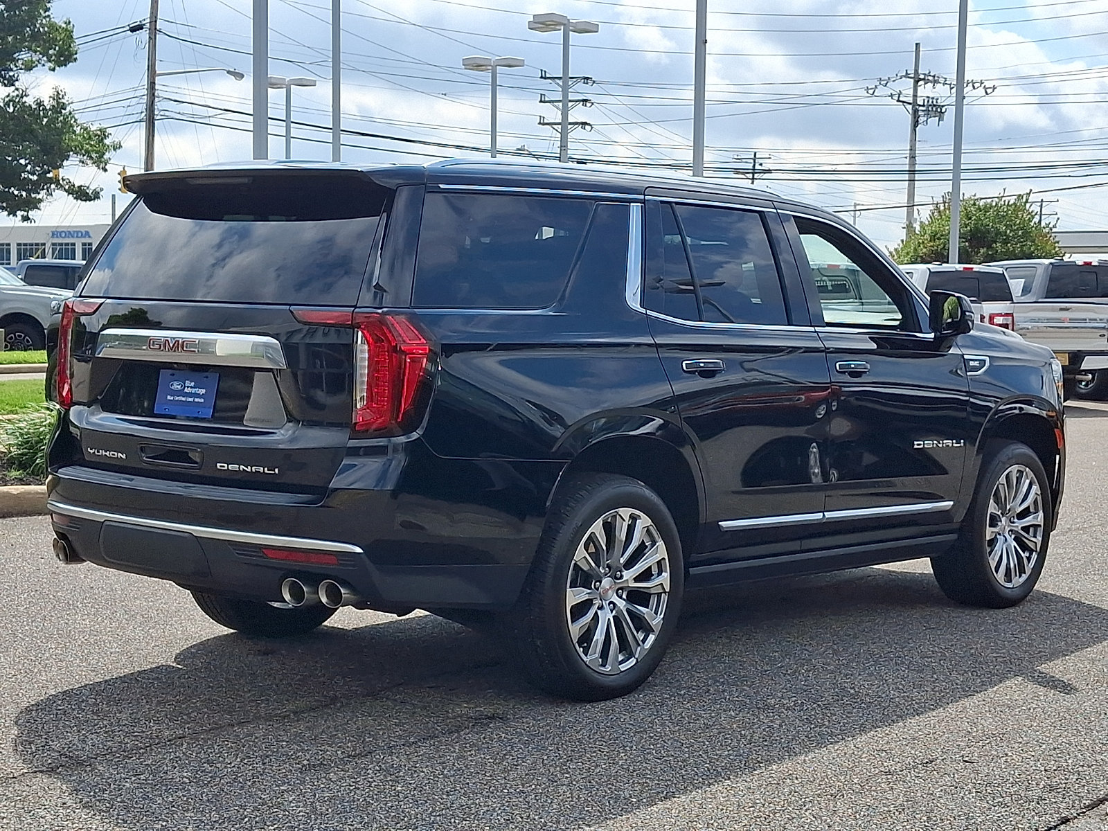 Used 2024 GMC Yukon Denali w/ Denali Reserve Package AWD/4WD image 11