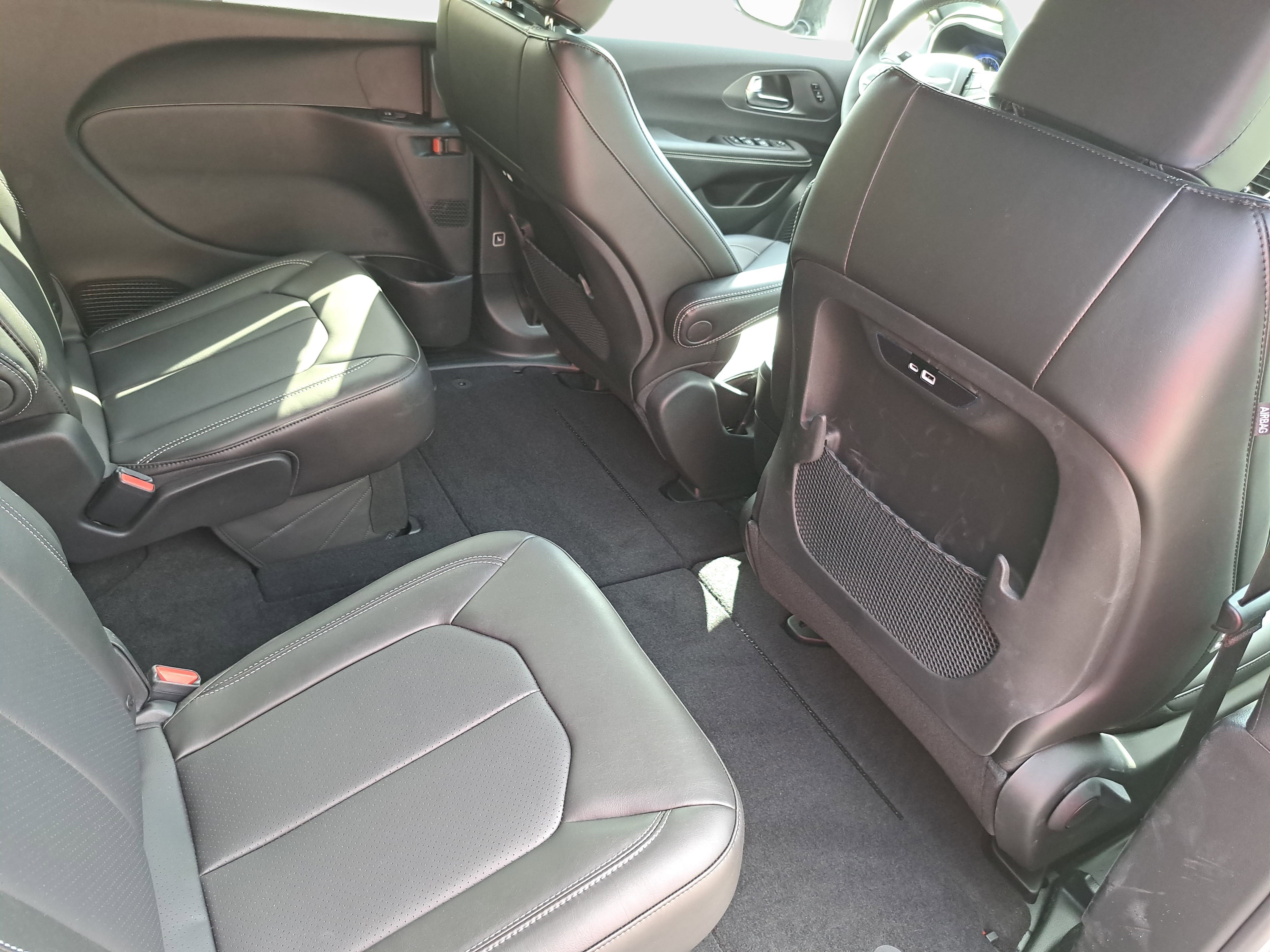 New 2026 Chrysler Pacifica Select image 11